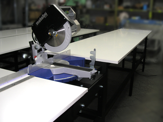 Stół do cięcia tkanin roletowych, plisowanych oraz profili aluminiowych, PCV
